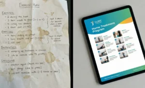 مقارنة تظهر الفرق الشاسع بين الوصفة الورقية التقليدية غير الواضحة و تصميم برامج علاجية رقمية احترافية ومنظمة على جهاز لوحي.